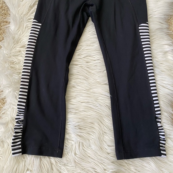 {Calia} Essential Stripe Tight Fit Capri in Black & White - Women’s Small - Picture 5 of 11